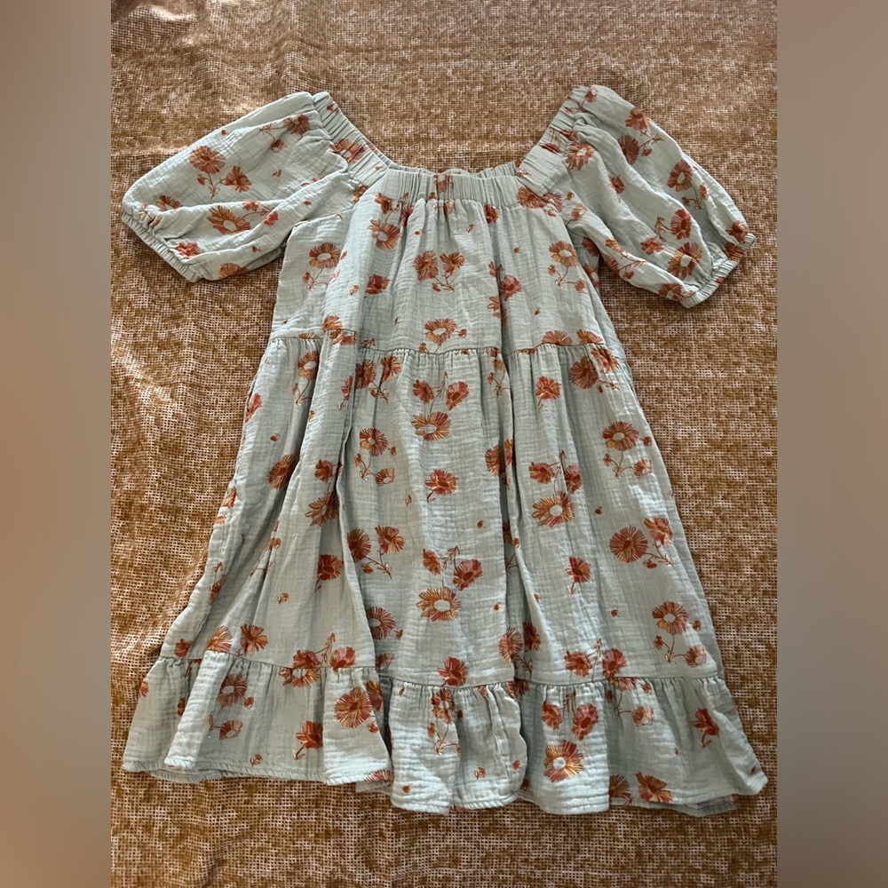 Ruffled off-the-shoulder dress
Above the knee